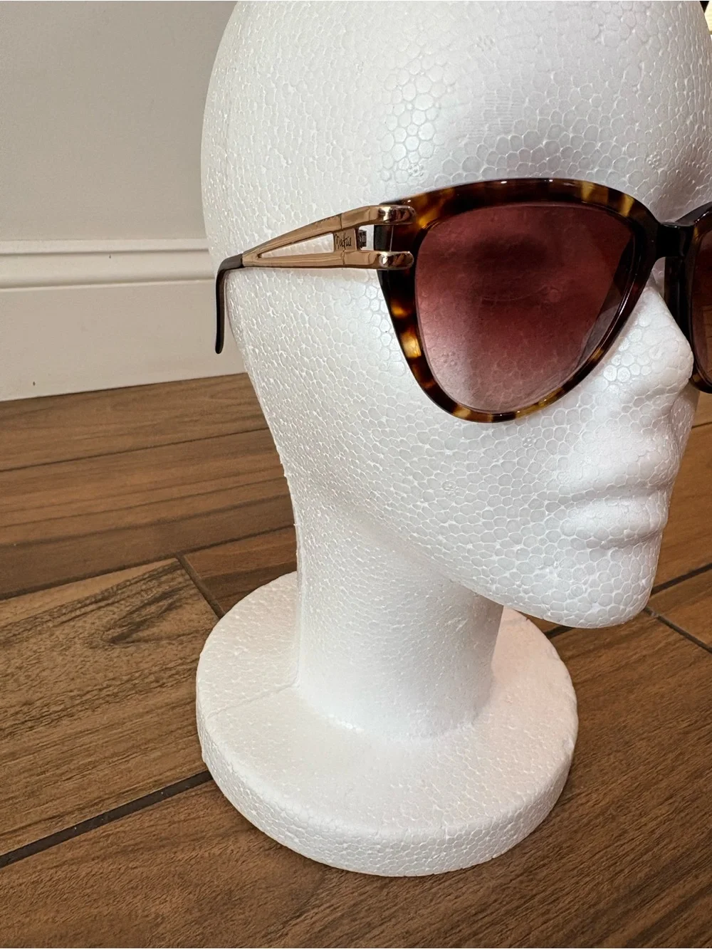 Bob Mackie sunglasses  Tortoise Frame Sunglasses with Pink Gradient Lenses rx